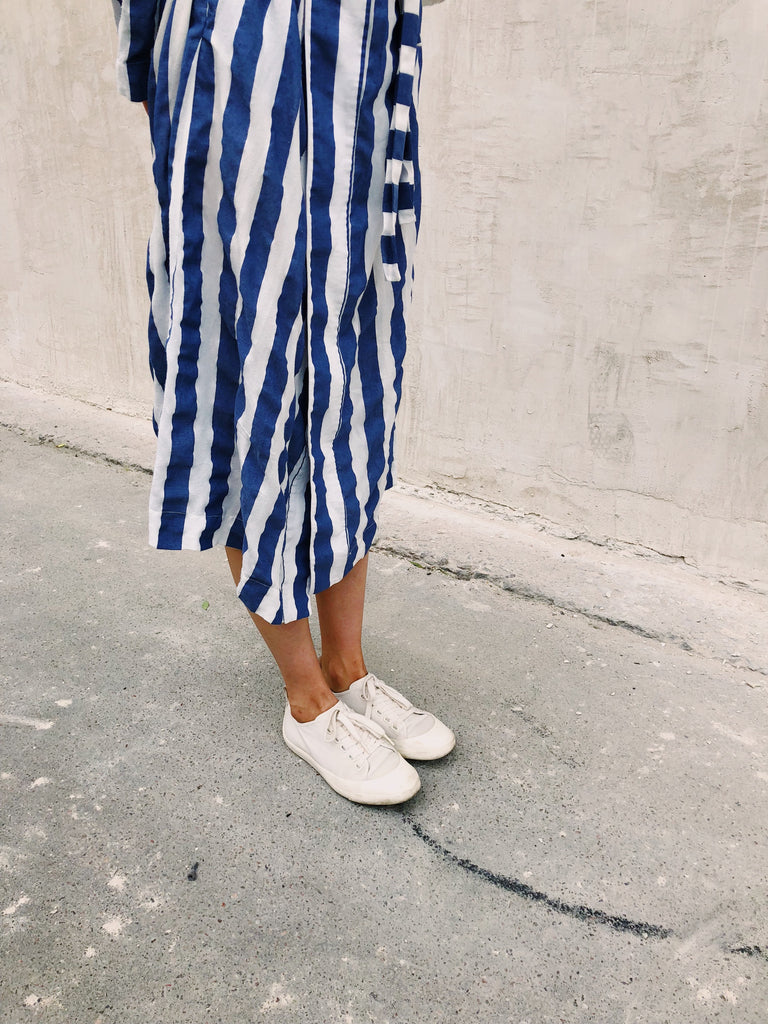 Spring Outfit Ideas that Work with White Sneakers